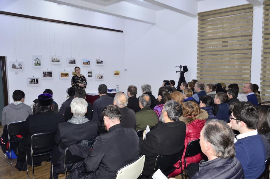 Avocata Ana Corina Săcrieru a conferențiat la Târgu Neamț