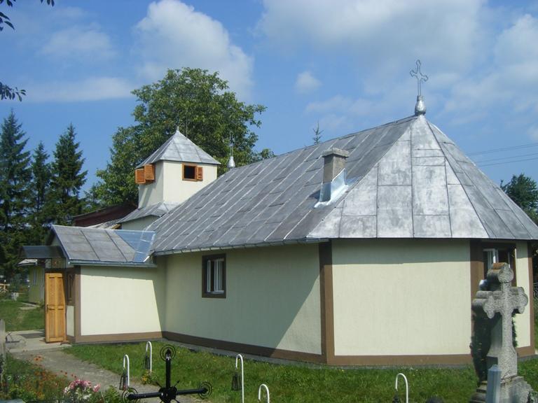 Biserica - vedere exterioară