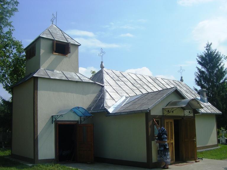 Biserica - vedere exterioară